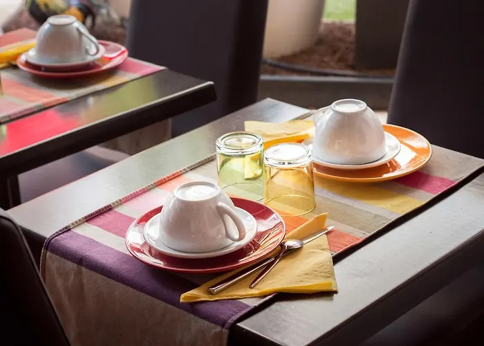 Hotell Cote Patio Nîmes