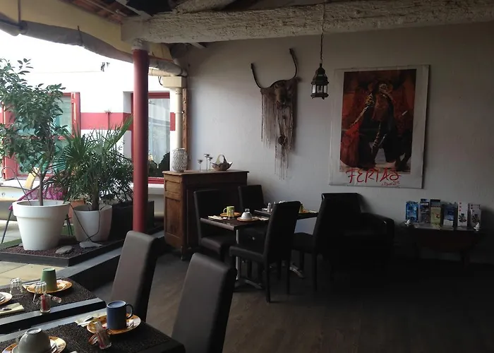 Hotell Cote Patio Nîmes